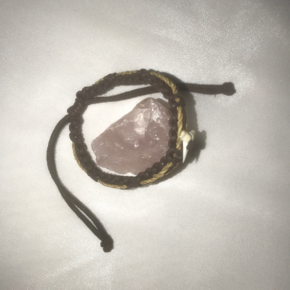 NWOT shark tooth bracelet